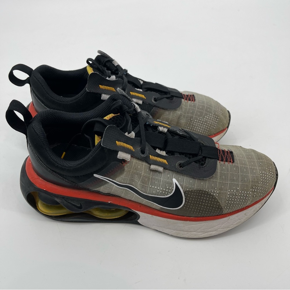 NIKE AIR MAX YOUTH SIZE 7 Y, VERY GOOD CONDITION, PREOWNED
